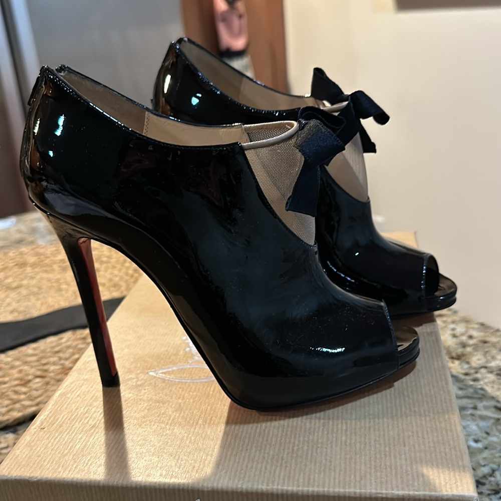 Red bottoms - Picture 2 of 6